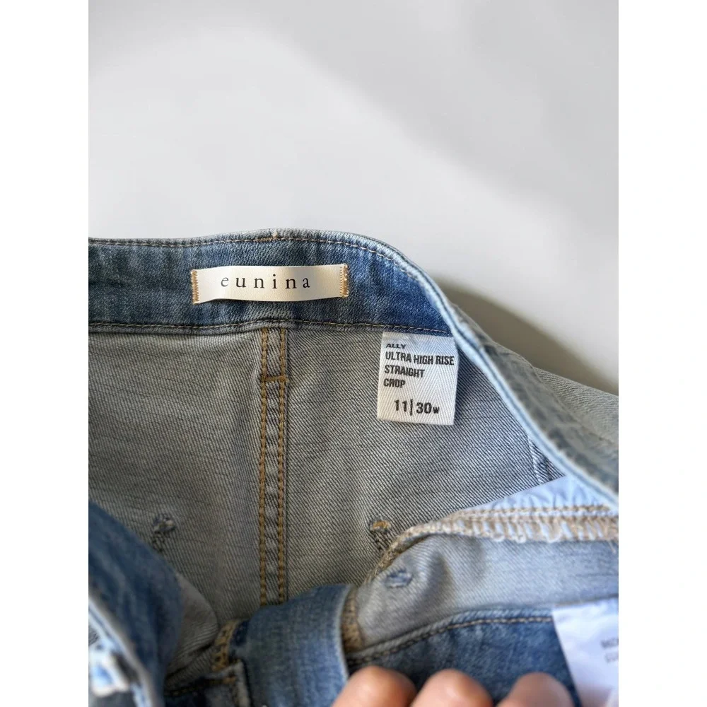 Eunina Ally Ultra High Rise Straight Crop Jeans Light Wash Raw Hem 11 30W